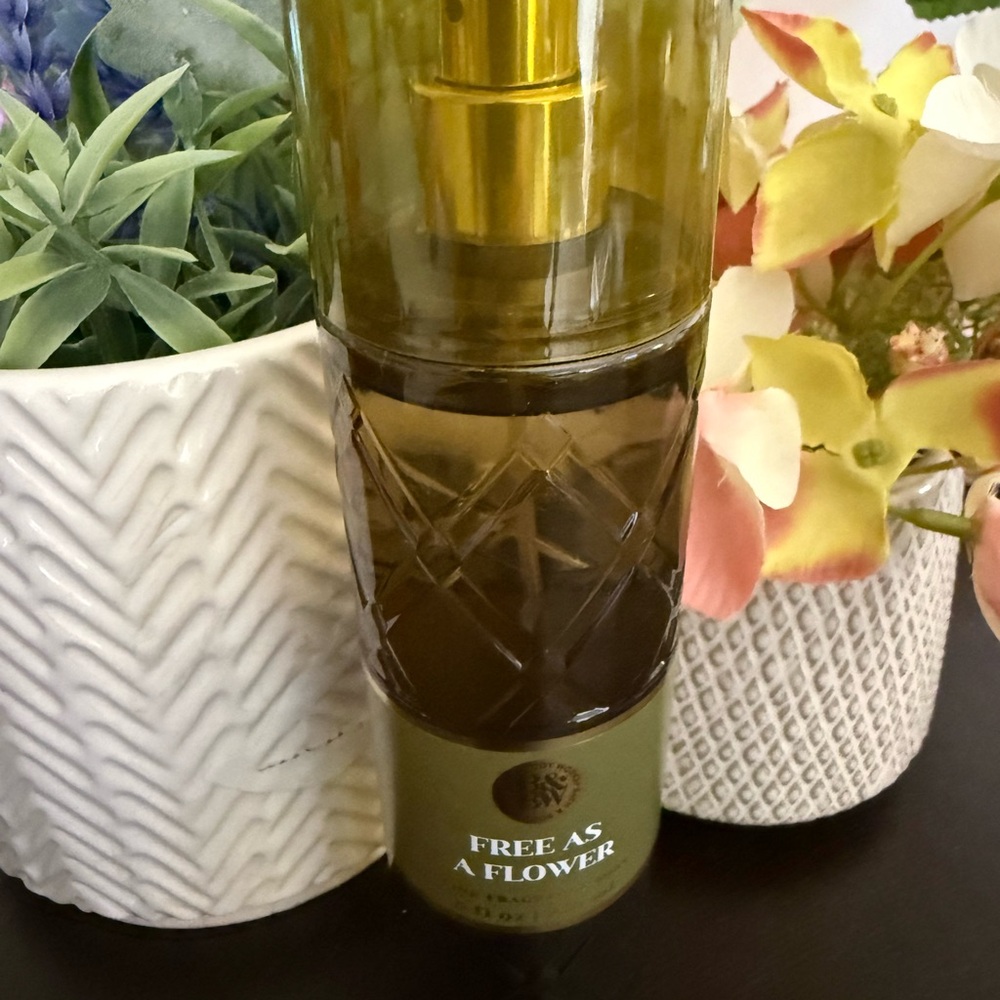 🆕🪷 BATH & BODY WORKS LIMITED EDITION “FREE AS A FLOWER“ FINE FRAGRANCE MIST. NEW - Picture 4 of 7